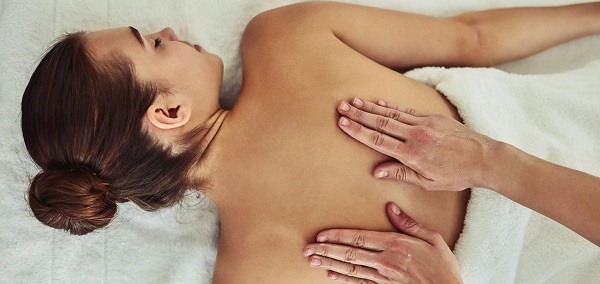 Massage Shiatsu là phương pháp bấm huyệt Nhật Bản