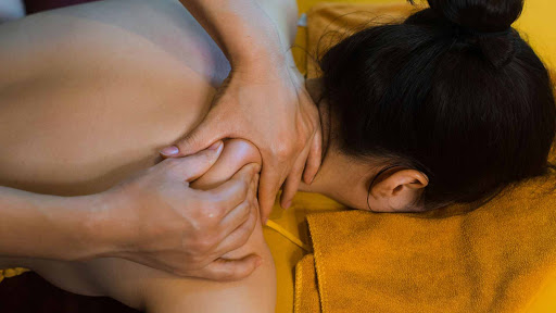 Những bước massage bấm huyệt ngay tại nhà